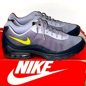 Brand new Nike Men Sneakers